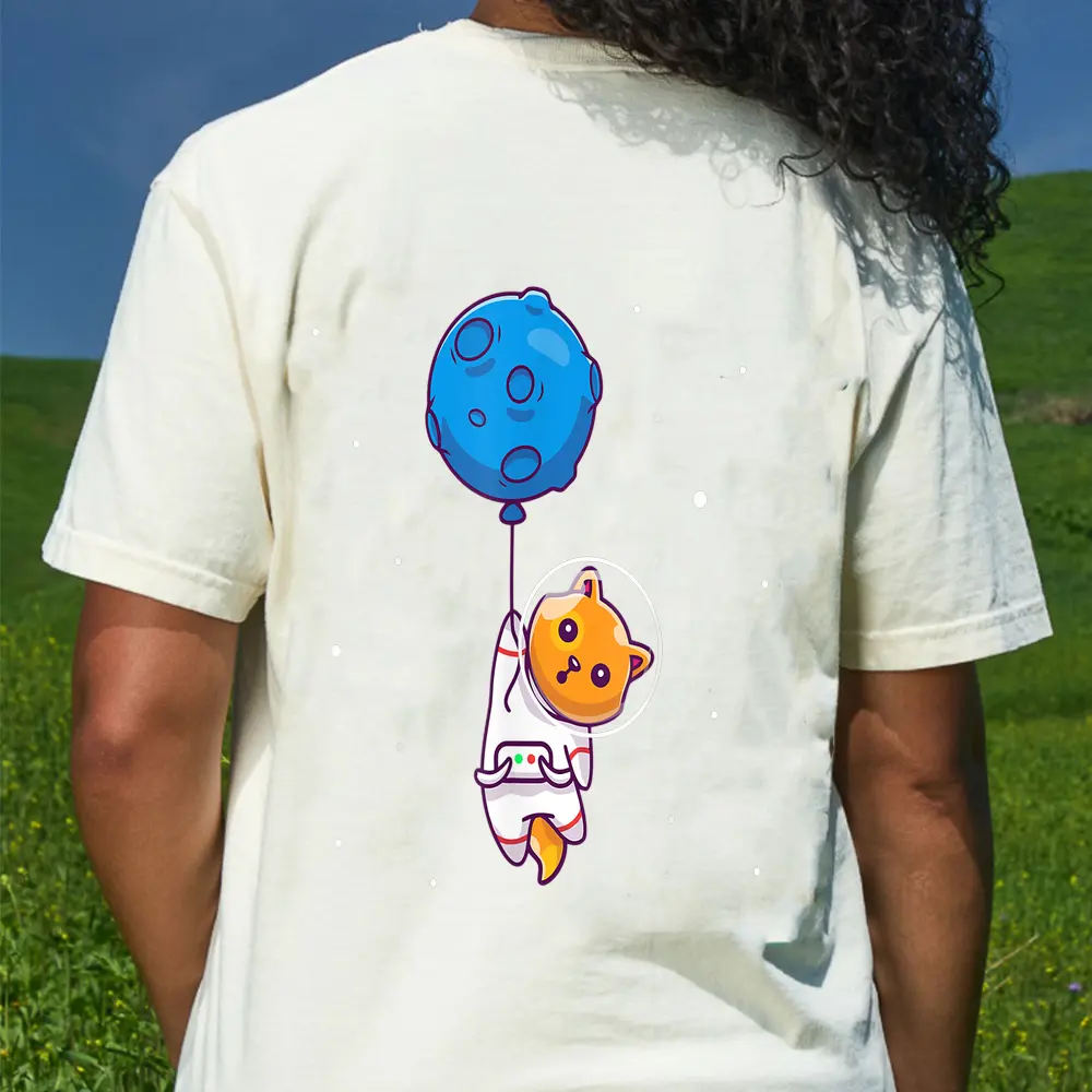 Astronaut Cat In Space Holding Planet Balloon Cat Lover T-Shirt - Cream
