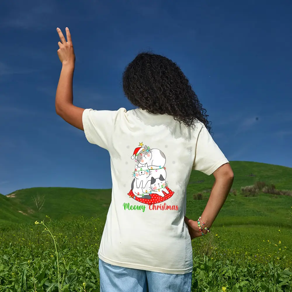 Cat Xmas Ree Lights Santa Cat Christmas T-Shirt - Cream Cat Xmas Ree Lights Santa Cat Christmas T-Shirt - Cream